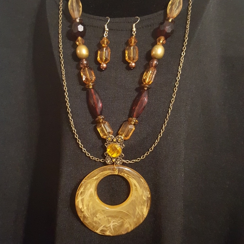 Necklace and earrings set